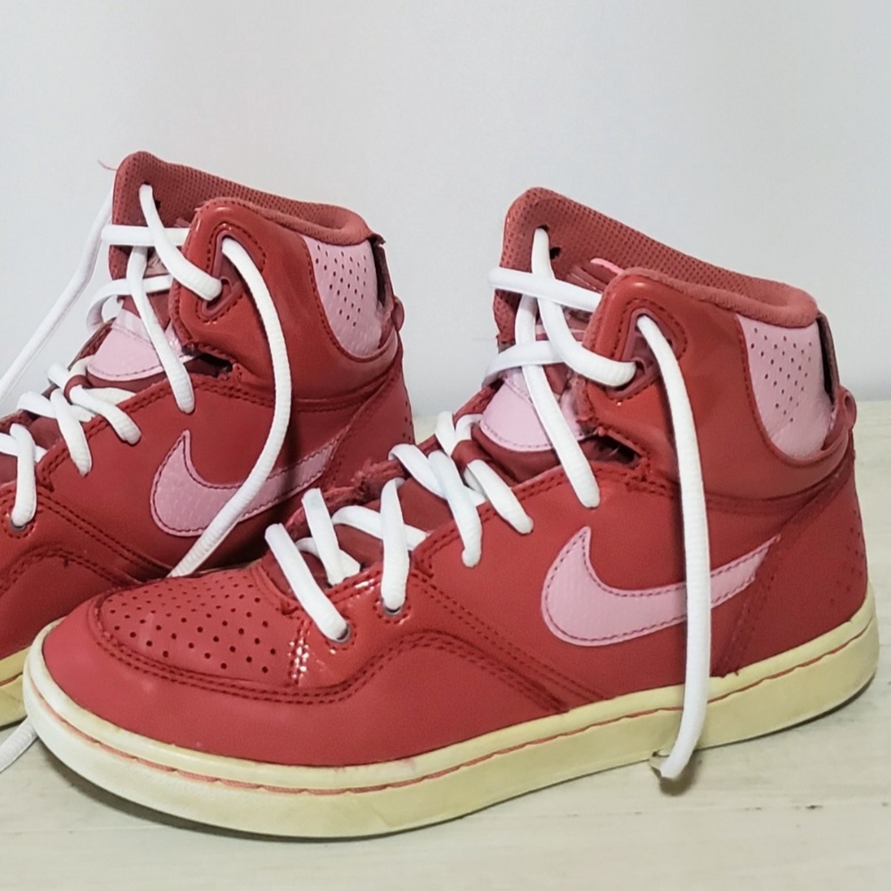 Nike Women's Court Tranxition. Size 7